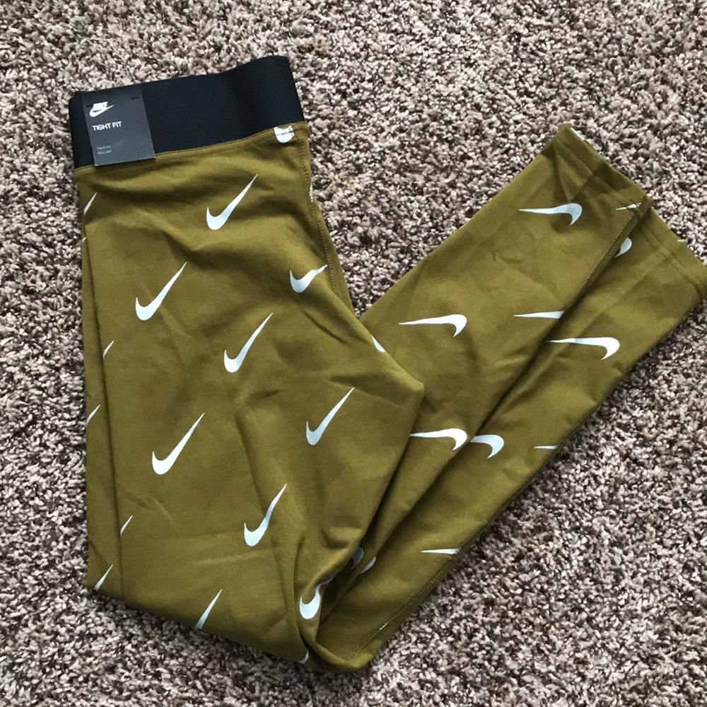 Women’s Nike tight fit leggings